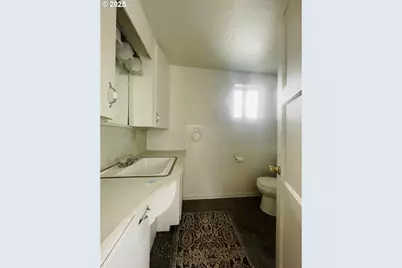 639 N Old Pacific Hwy, Myrtle Creek, OR 97457 - Photo 21