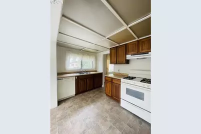 639 N Old Pacific Hwy, Myrtle Creek, OR 97457 - Photo 17