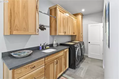 135 W 18th Ave, Eugene, OR 97401 - Photo 27