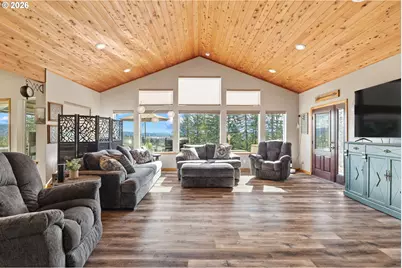 1561 N Laurel St, Coquille, OR 97423 - Photo 11