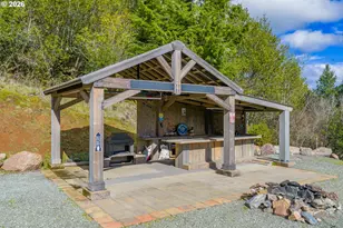 1561 N Laurel St, Coquille, OR 97423 - Photo 3