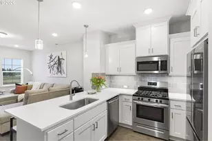 7523 SE Kinnaman St, Hillsboro, OR 97123 - Photo 9