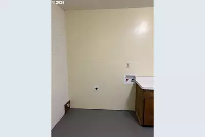 48017 Highway 58, Oakridge, OR 97463 - Photo 27