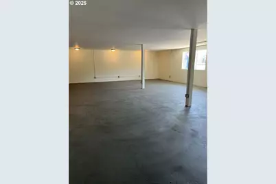 48017 Highway 58, Oakridge, OR 97463 - Photo 13