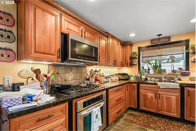 270 SE Robin Way, Gresham, OR 97080 - Photo 11