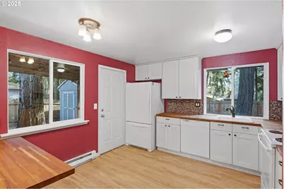 16016 NE Everett Ct, Portland, OR 97230 - Photo 9