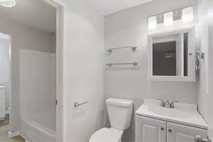 16016 NE Everett Ct, Portland, OR 97230 - Photo 17