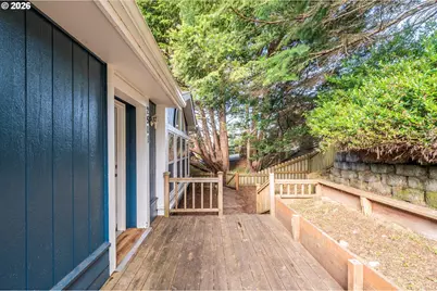 2501 Creekside Ln, North Bend, OR 97459 - Photo 5