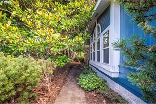 2501 Creekside Ln, North Bend, OR 97459 - Photo 3