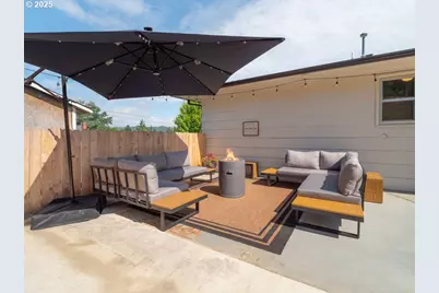 940 W Luellen Dr, Roseburg, OR 97471 - Photo 29