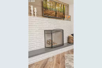 940 W Luellen Dr, Roseburg, OR 97471 - Photo 3