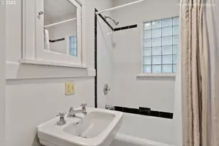 515 SE Peacock Ln, Portland, OR 97214 - Photo 13