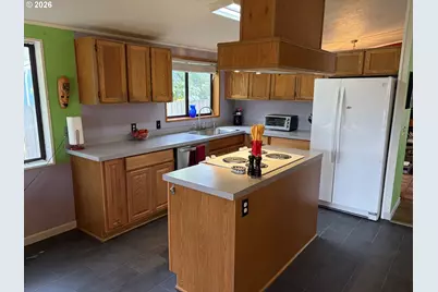 3083 Stapp Dr, Eugene, OR 97408 - Photo 3