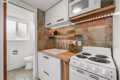 15330 NW Oakhills Dr, Beaverton, OR 97006 - Photo 31