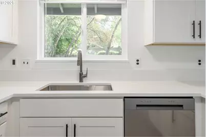 2817 Applewood Ln, Eugene, OR 97408 - Photo 13