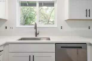 2817 Applewood Ln, Eugene, OR 97408 - Photo 13