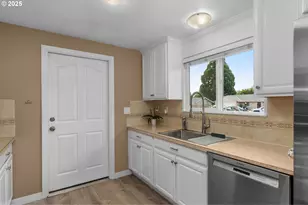 18955 SW Boucher Ct, Aloha, OR 97003 - Photo 13