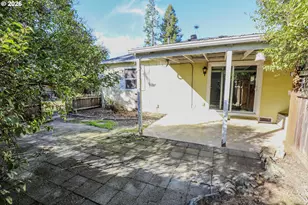 1582 NW Fairmount St, Roseburg, OR 97470 - Photo 29