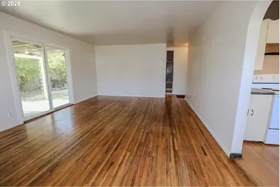 1582 NW Fairmount St, Roseburg, OR 97470 - Photo 7