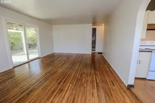 1582 NW Fairmount St, Roseburg, OR 97470 - Photo 7