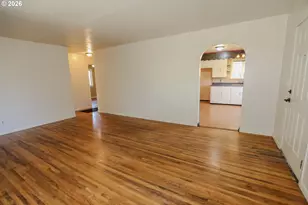 1582 NW Fairmount St, Roseburg, OR 97470 - Photo 9