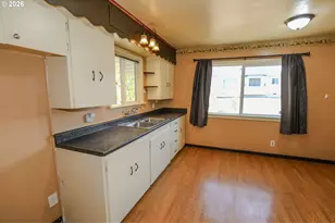 1582 NW Fairmount St, Roseburg, OR 97470 - Photo 13