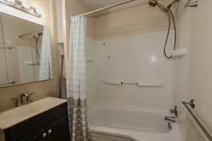 1582 NW Fairmount St, Roseburg, OR 97470 - Photo 17