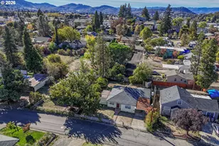 1582 NW Fairmount St, Roseburg, OR 97470 - Photo 41
