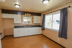 1582 NW Fairmount St, Roseburg, OR 97470 - Photo 11