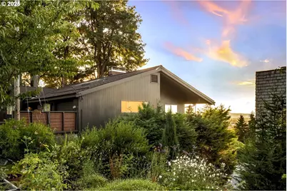 6505 SE Thorburn St, Portland, OR 97215 - Photo 3