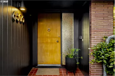 6505 SE Thorburn St, Portland, OR 97215 - Photo 5