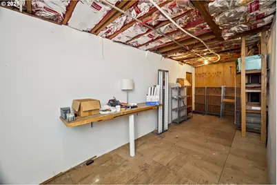 6505 SE Thorburn St, Portland, OR 97215 - Photo 33