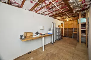 6505 SE Thorburn St, Portland, OR 97215 - Photo 33