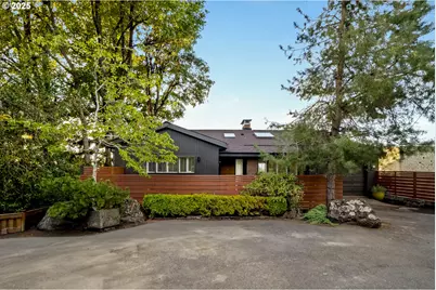 6505 SE Thorburn St, Portland, OR 97215 - Photo 1