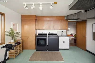 6505 SE Thorburn St, Portland, OR 97215 - Photo 29