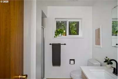 6505 SE Thorburn St, Portland, OR 97215 - Photo 31