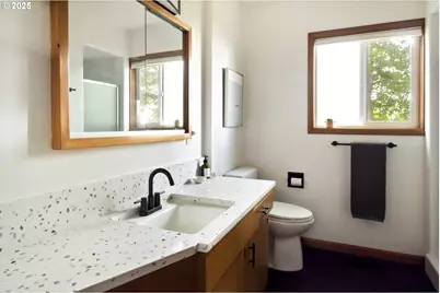 6505 SE Thorburn St, Portland, OR 97215 - Photo 21