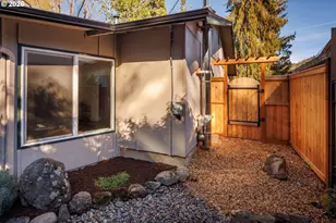 4680 W Hillside Dr, Eugene, OR 97405 - Photo 31