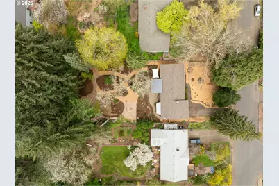 4680 W Hillside Dr, Eugene, OR 97405 - Photo 43