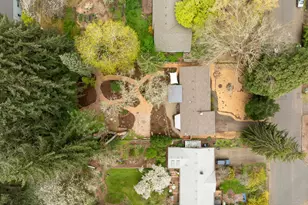 4680 W Hillside Dr, Eugene, OR 97405 - Photo 43