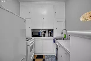 709 SW 16th Ave, Portland, OR 97205 - Photo 29