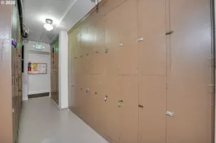 709 SW 16th Ave, Portland, OR 97205 - Photo 39