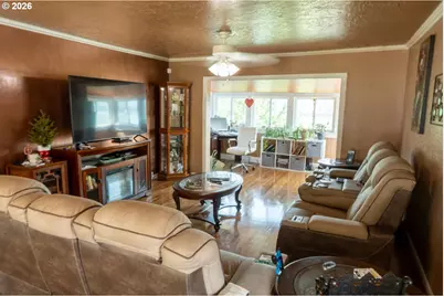 417 W E St, Rainier, OR 97048 - Photo 9