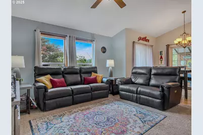 1019 SE 27th St, Troutdale, OR 97060 - Photo 13