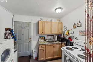 1900 Monroe St, North Bend, OR 97459 - Photo 31