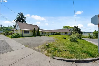 1900 Monroe St, North Bend, OR 97459 - Photo 3