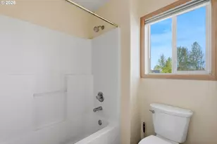 2022 NE Blue Heron Dr, Portland, OR 97211 - Photo 21