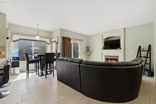 2022 NE Blue Heron Dr, Portland, OR 97211 - Photo 11