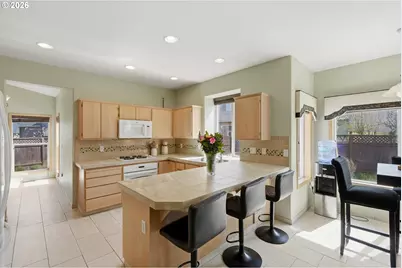 2022 NE Blue Heron Dr, Portland, OR 97211 - Photo 7