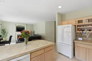 2022 NE Blue Heron Dr, Portland, OR 97211 - Photo 13